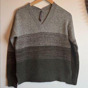 KÜHL Moss Colorblock V-neck Sweater XS Wool Blend Outdoor Neutral Mountain Knit
